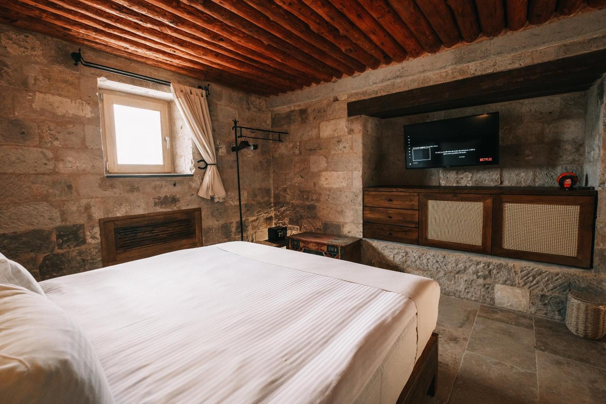 Millstone Cave Suites Hotel Uchisar Exterior photo