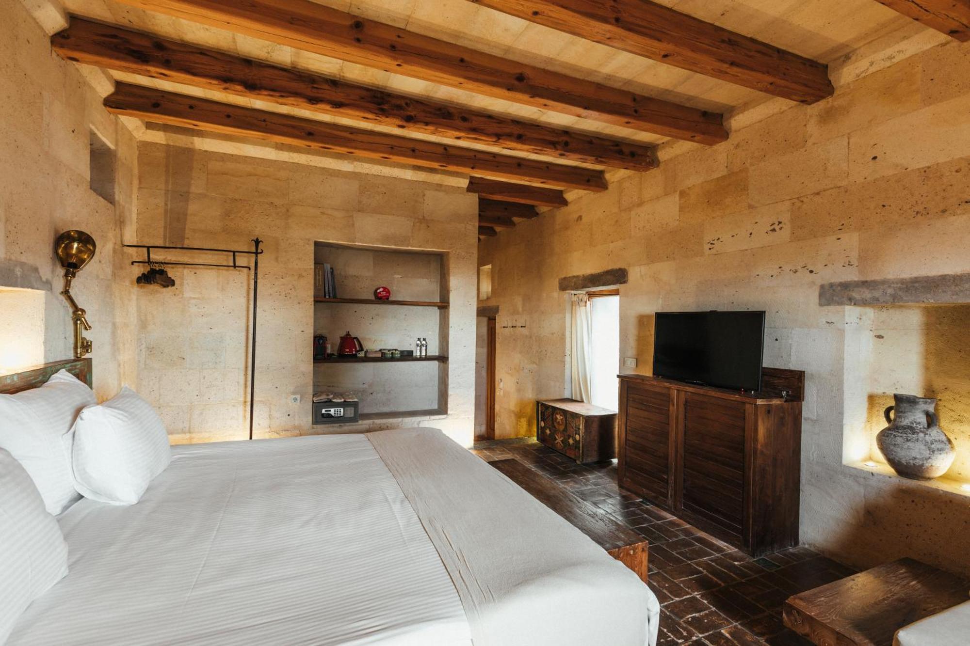 Millstone Cave Suites Hotel Uchisar Exterior photo